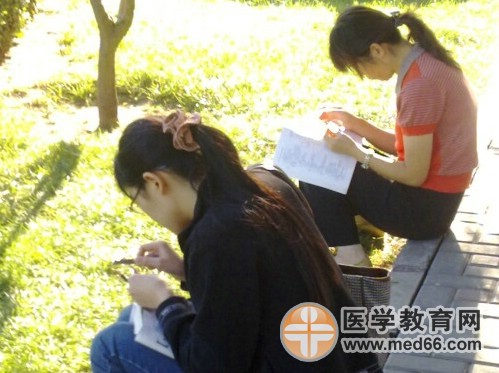 準備醫(yī)師資格考試用具